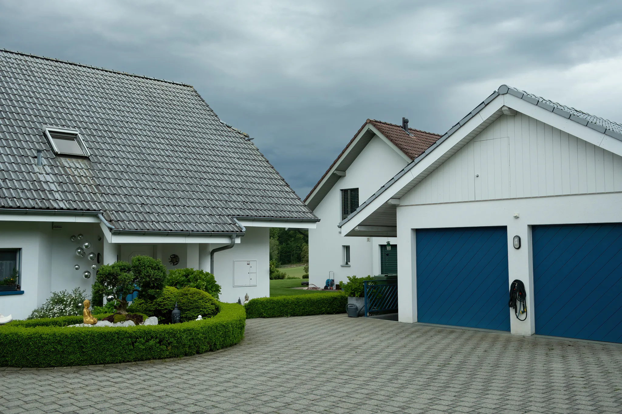 Blue garage houses · Antes