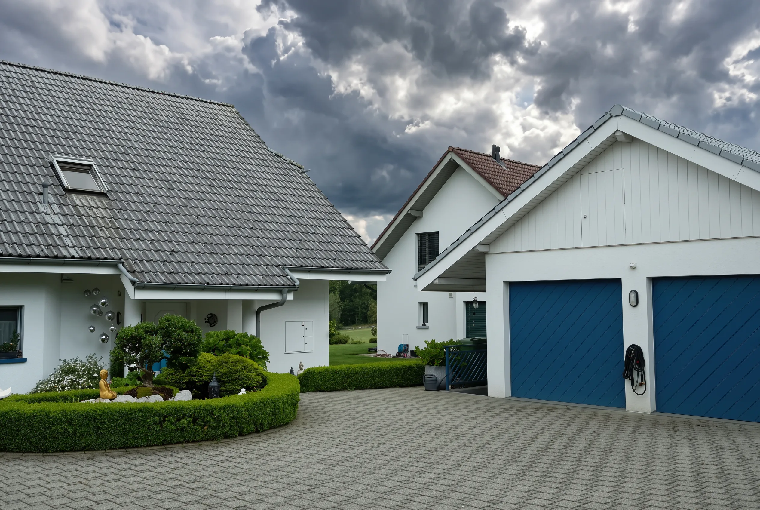 Blue garage houses · Después