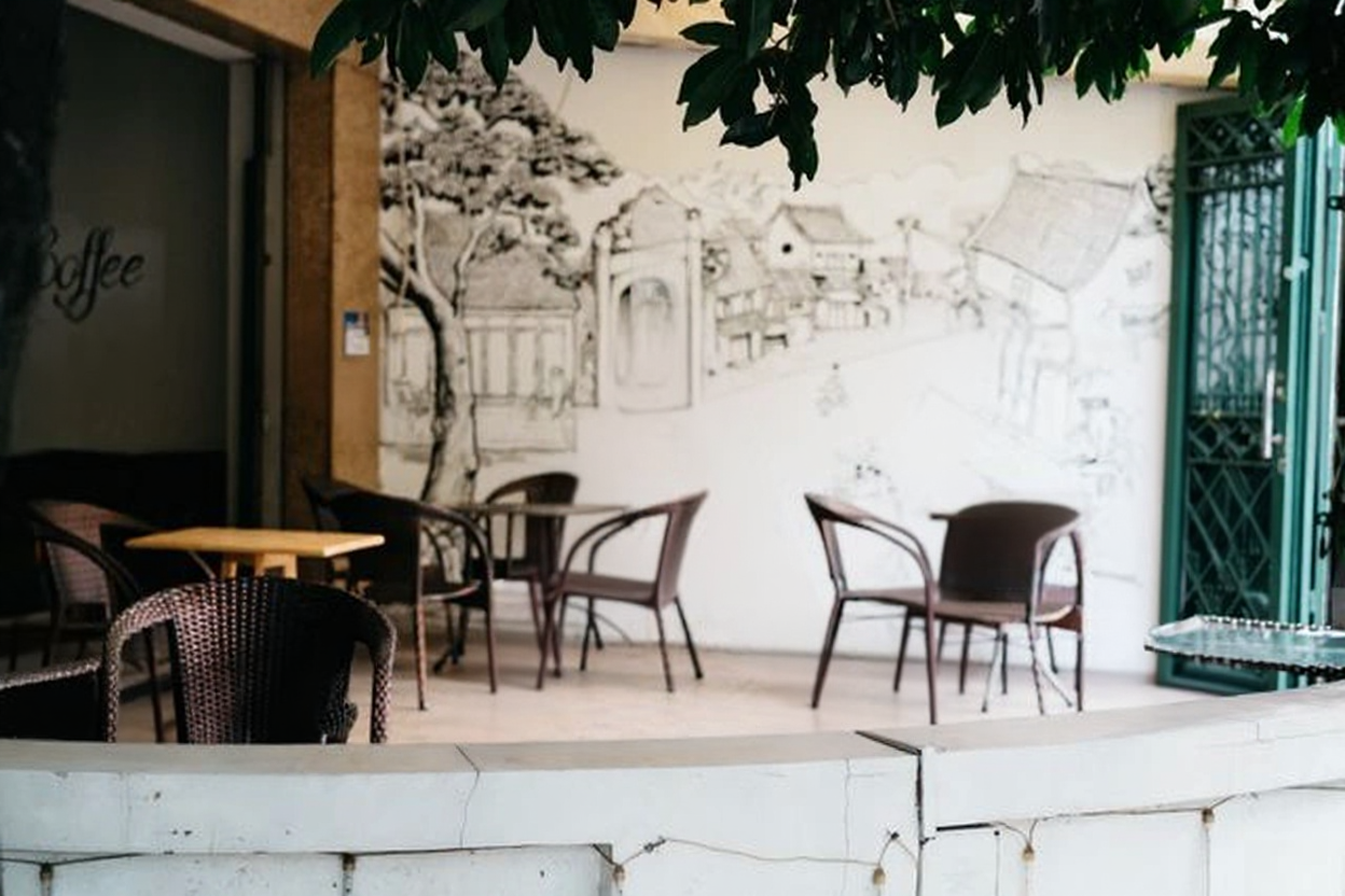 Outdoor café · After